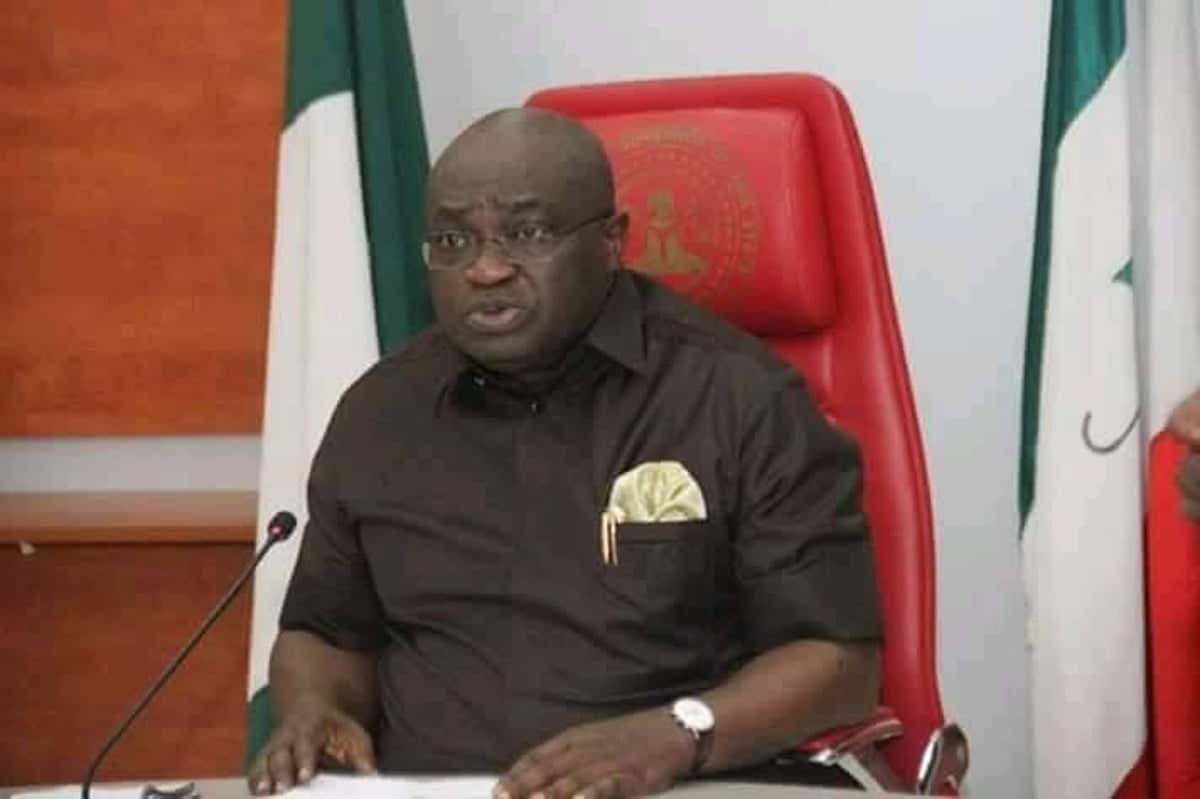 Ikpeazu issues staff of office to 29 new traditional rulers 