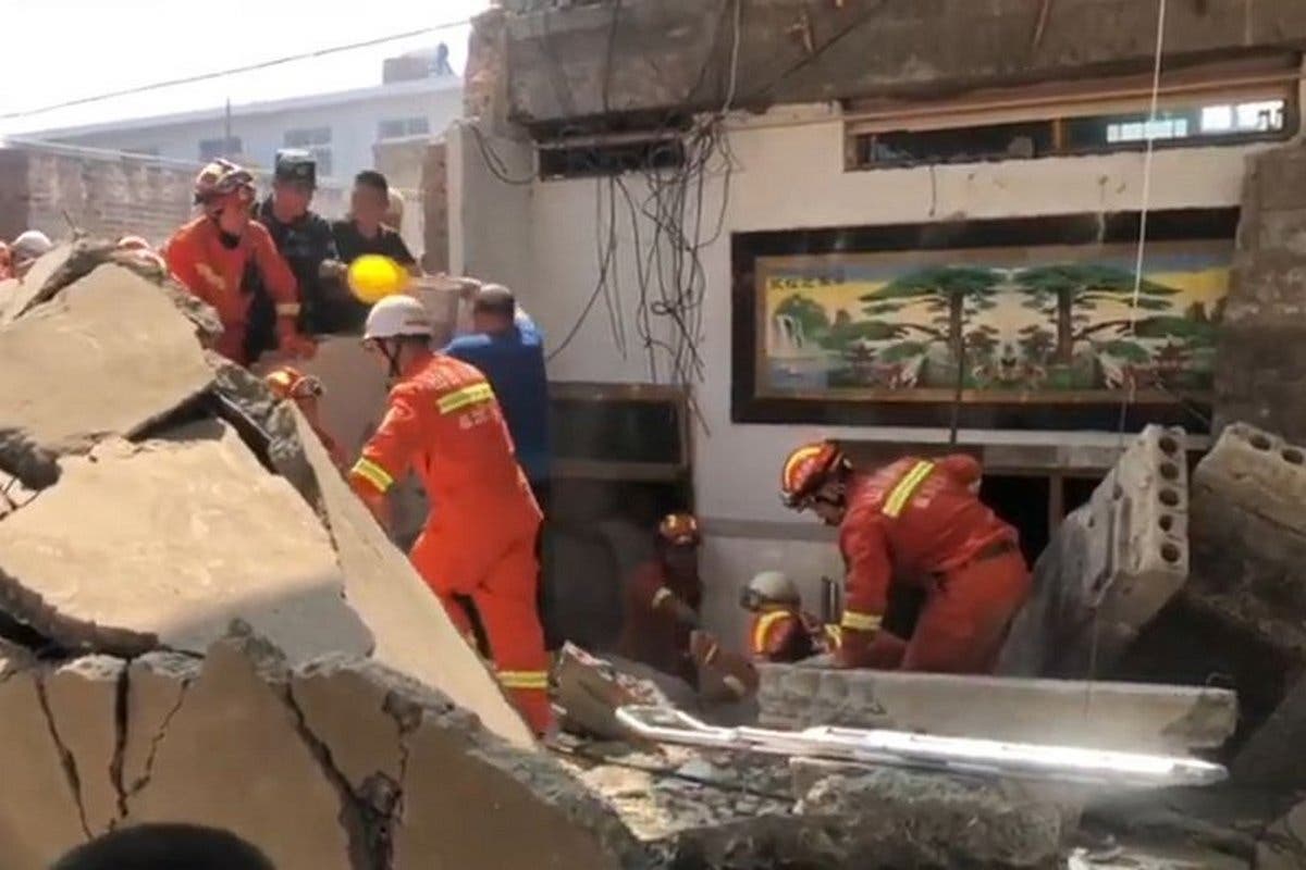 17 dead in China restaurant collapse