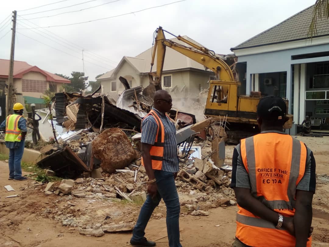 Enugu Airport Fence: Enugu Govt demolishes Emejulu’s building