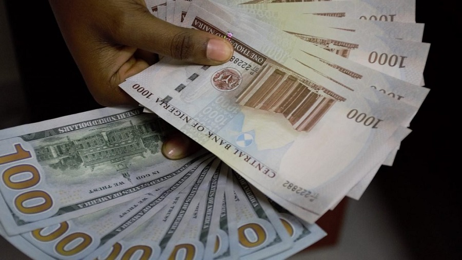 Naira plunges, exchanges at 465/$, as CBN laments BDC speculative activities