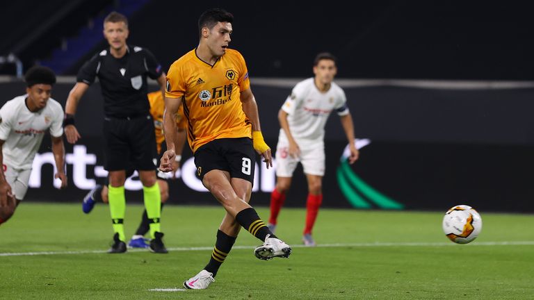 Wolves knocked out of Europa League by late Sevilla goal