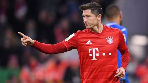 Uefa awards: Bayern Munich's Robert Lewandowski wins men's Player of the Year‎