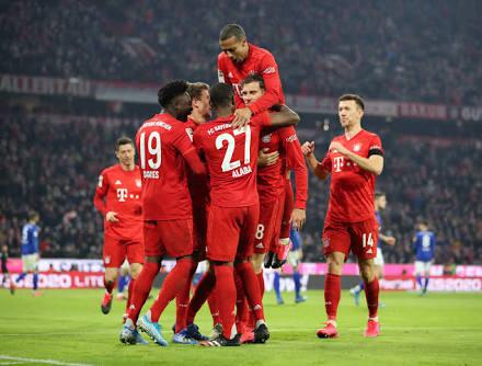 Bayern decimate Schalke 8-0 in Bundesliga opener