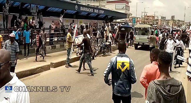 One feared dead as #EndSARS protest turns violent in Lagos ‎